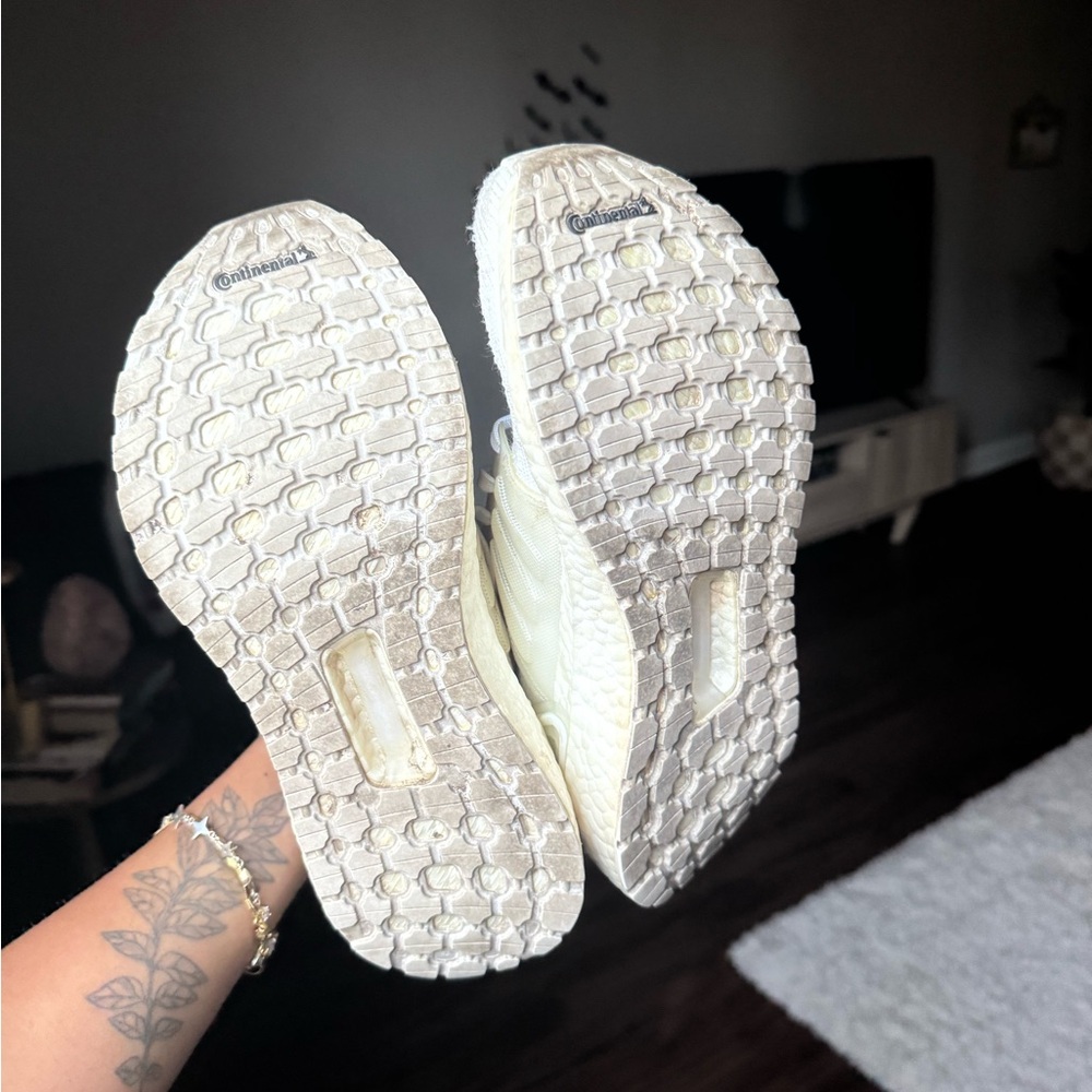 Women’s All White Adidas Ultraboosts • 6 - Picture 3 of 6